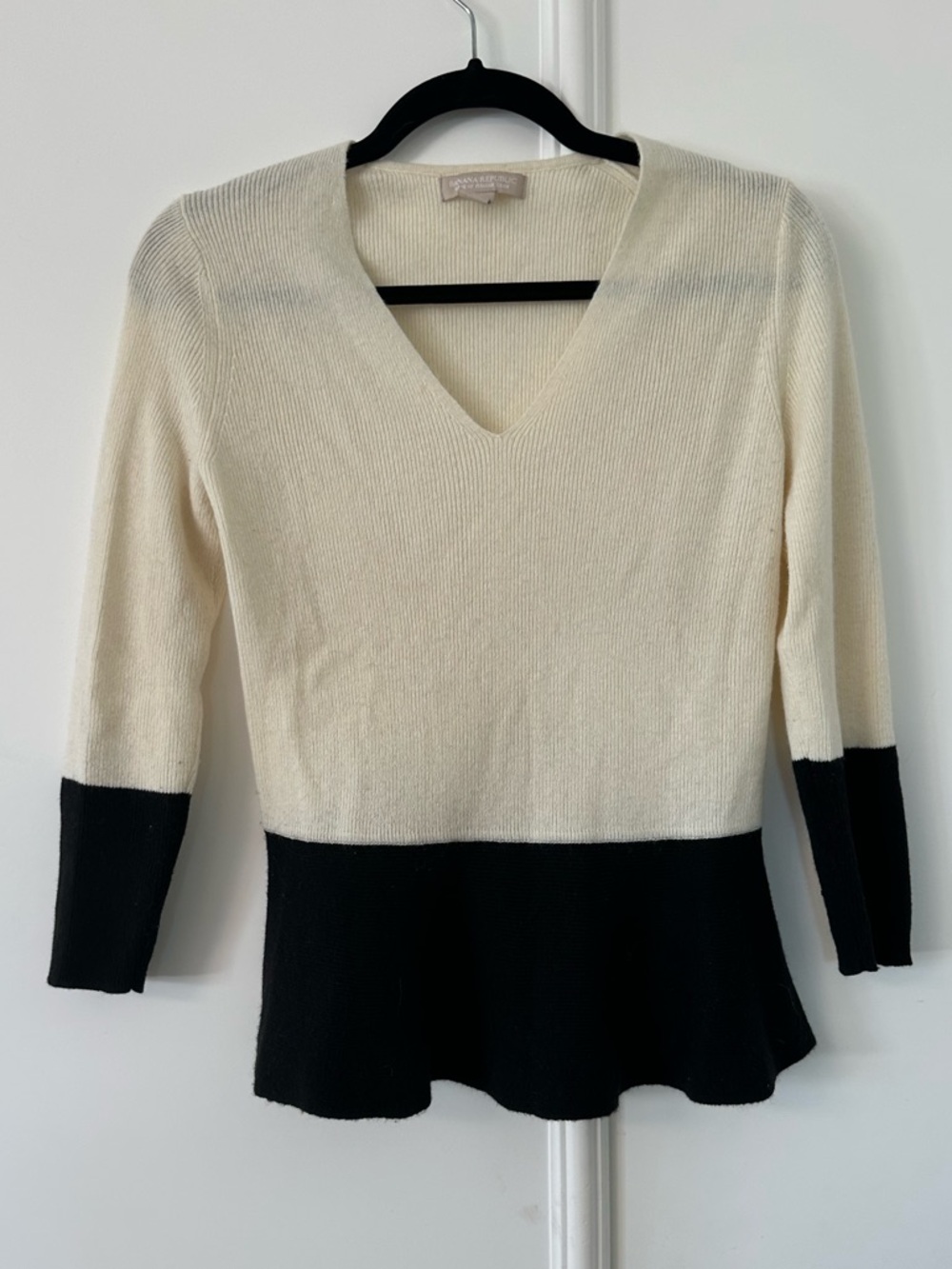 Banana Republic Cashmere Blend Two-Tone V-Neck Peplum Sweater in Cream and Black